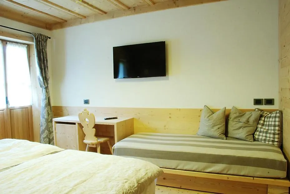 Jaegerhaus Agriturismo Cortina dʼAmpezzo Alojamento de Turismo Rural