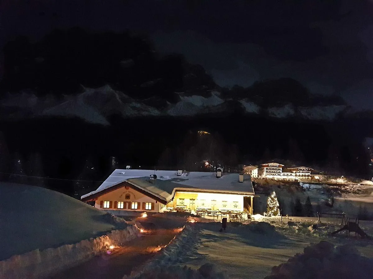 Jaegerhaus Agriturismo Cortina dʼAmpezzo 0*,  Itália