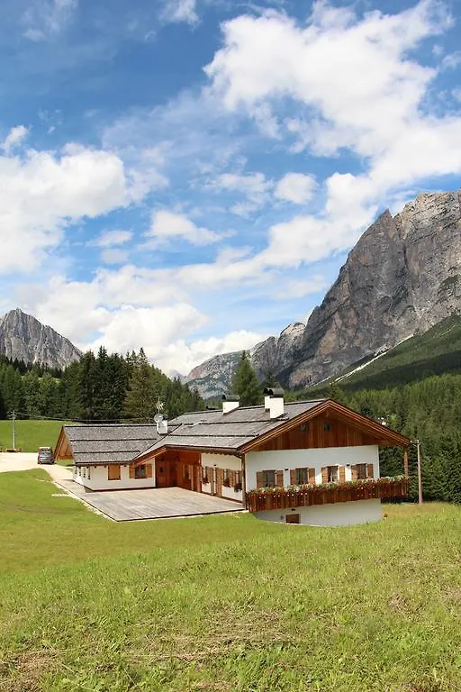 Jagerhaus Agriturismo Villa Cortina d'Ampezzo 0*,  Italy